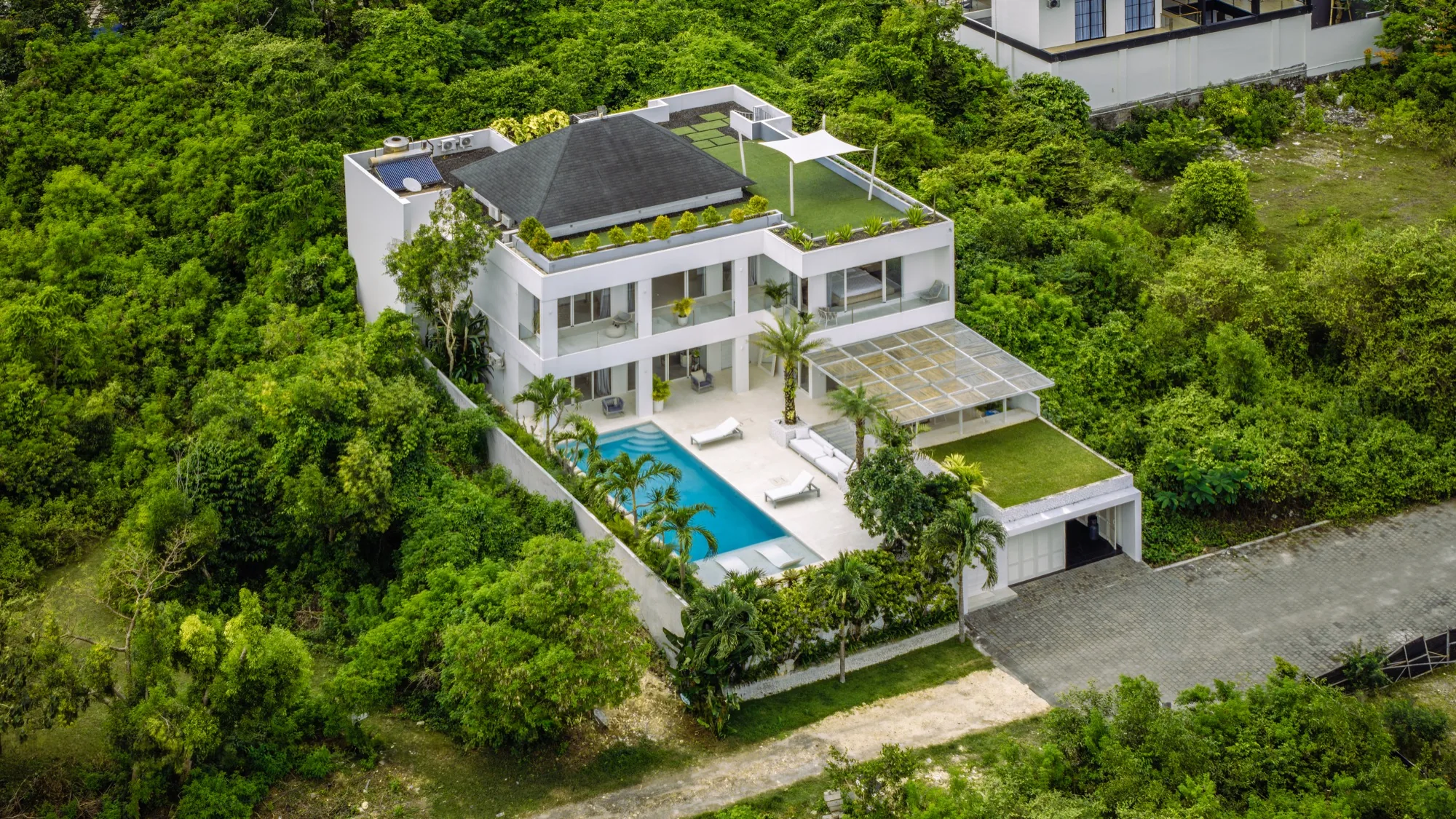 Видеотур White Villa Bali — крыша 360°, бассейн, океан
